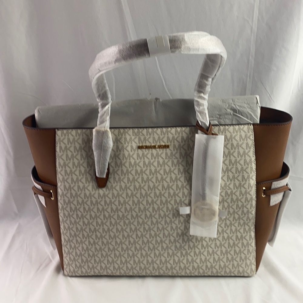 Michael Kors Gilly Large Jet Set Drawstring Tote